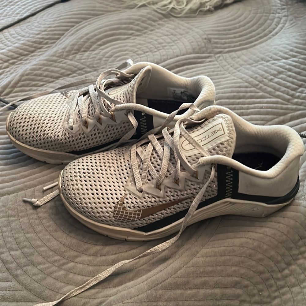 Metcons size 6 - worn 3 times